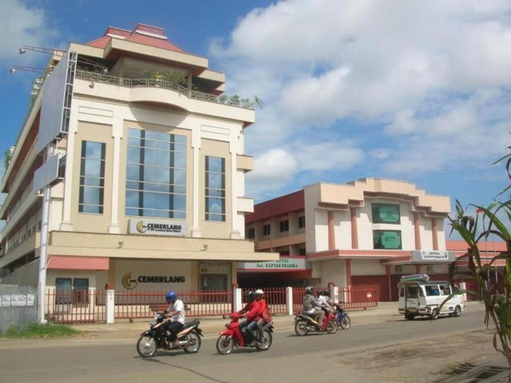 Hotel Kapuas Dharma Pontianak Exterior foto