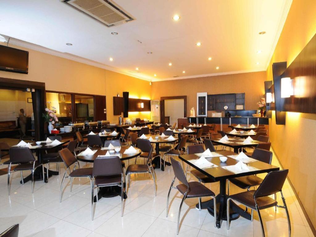 Hotel Kapuas Dharma Pontianak Exterior foto